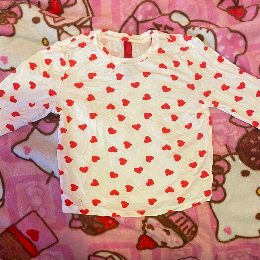 skims white with red hearts long-sleeved pajama top
